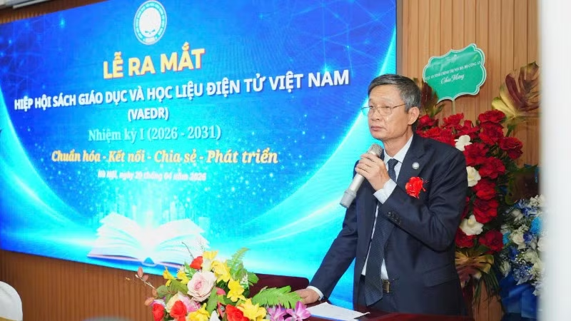 Tiến sĩ Nguyễn Khắc Khanh - Chủ tịch Hiệp hội Sách giáo dục và học liệu điện tử Việt Nam phát biểu tại buổi lễ.