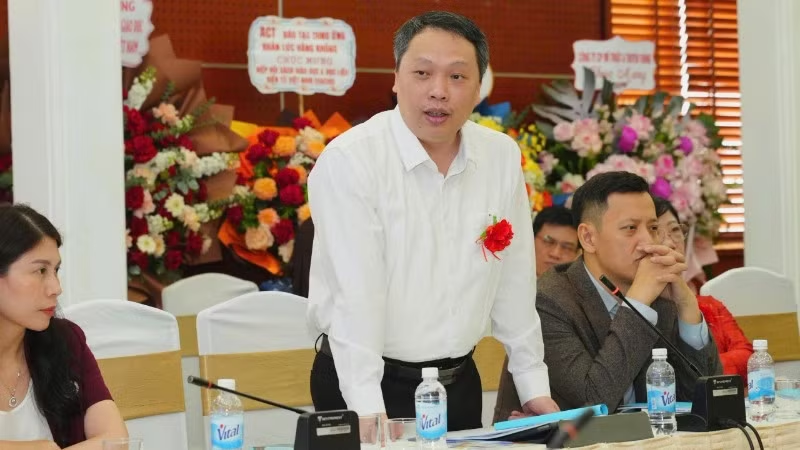 Ủy viên dự khuyết Trung ương Đảng Nguyễn Huy Dũng đánh giá cách tiếp cận của hiệp hội phù hợp với xu hướng phát triển khi bao quát cả sách giấy và học liệu điện tử.