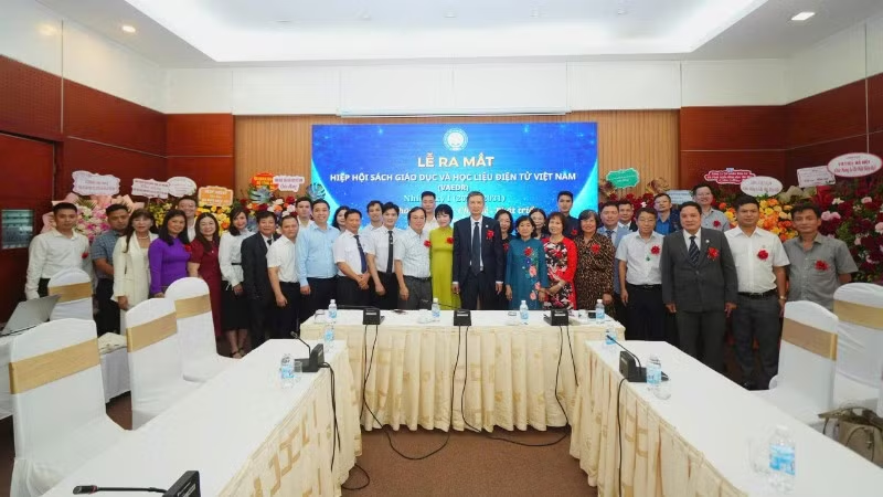 Sự tham gia của Giám đốc điều hành AIDIA trong vai trò thành viên Hiệp hội cho thấy sự hiện diện ngày càng rõ nét của doanh nghiệp công nghệ trong việc phát triển hệ sinh thái học liệu số tại Việt Nam.